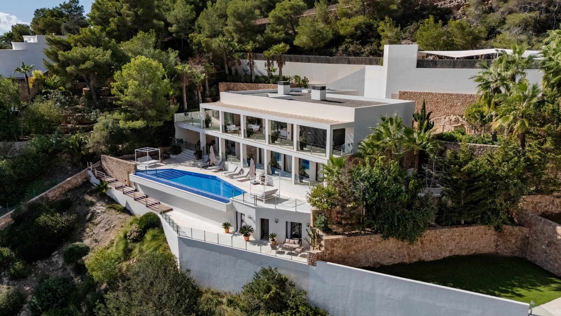 VILLA & RETREATS