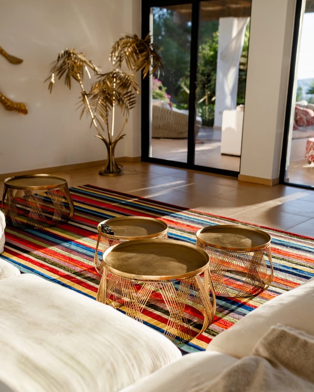 VILLA & RETREATS 25