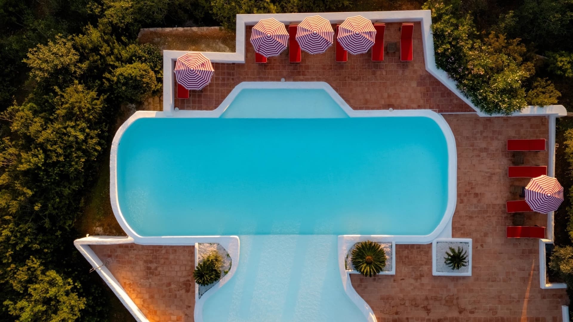 VILLA & RETREATS 26