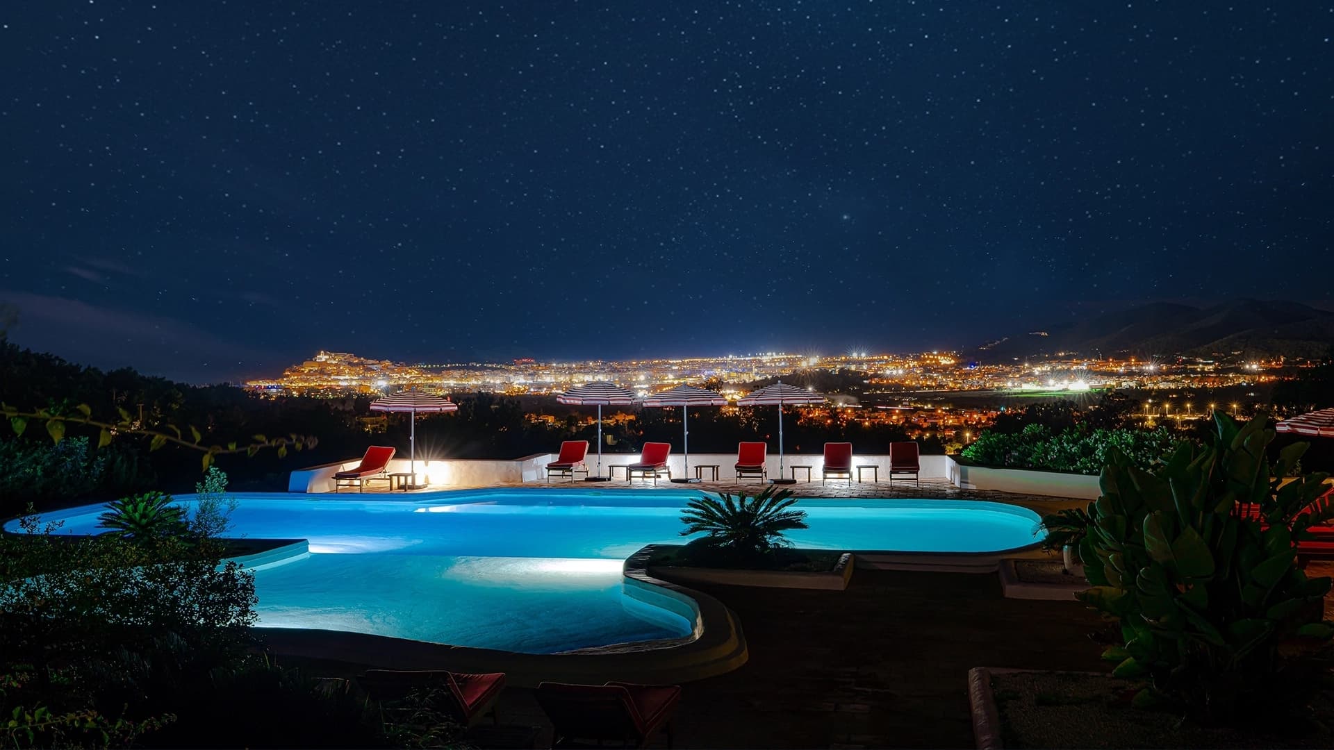 VILLA & RETREATS 31
